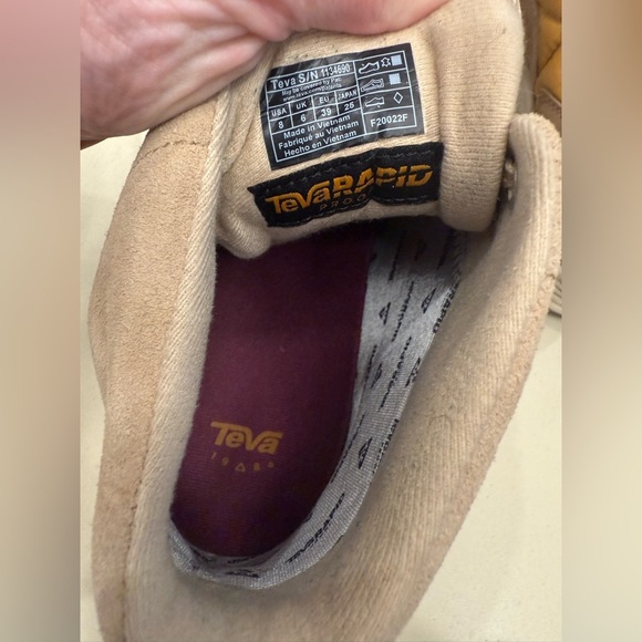 Teva Women's ReEmber Commute Hiking Boots - Picture 11 of 11